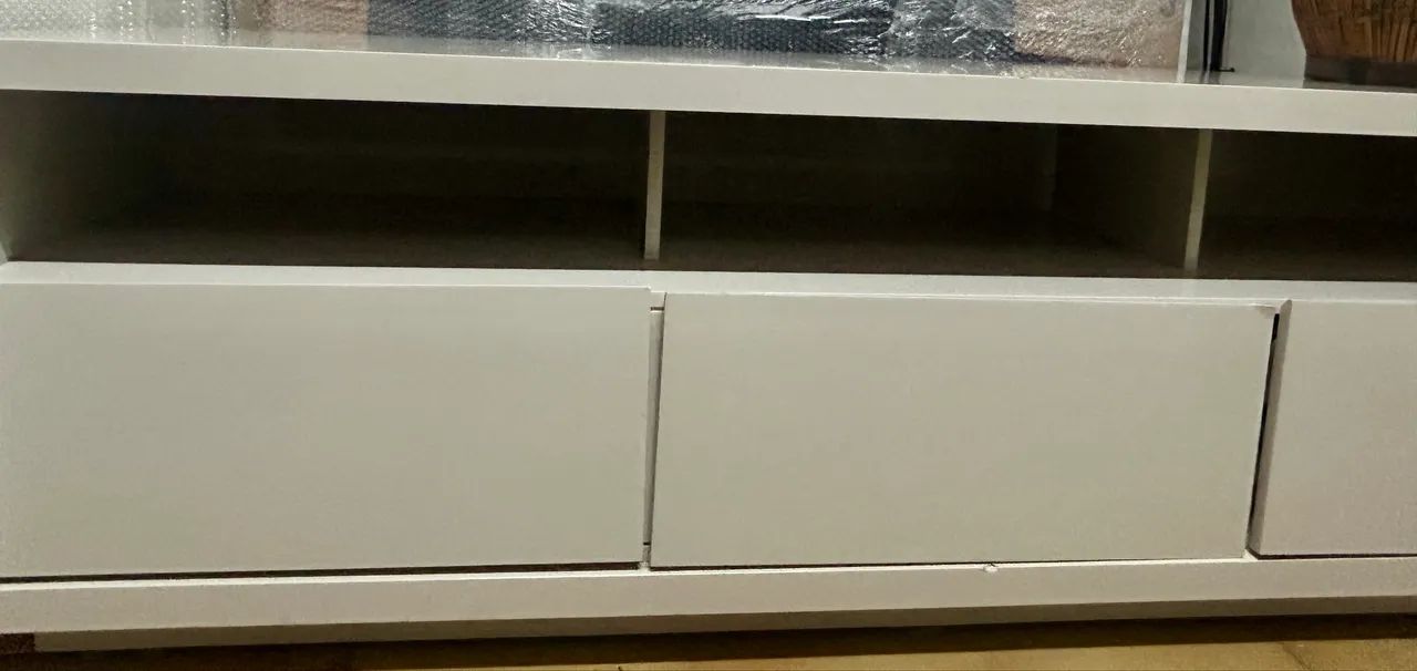 Rack laqueado na cor bege com 3 gavetas e vidro  - Foto 3