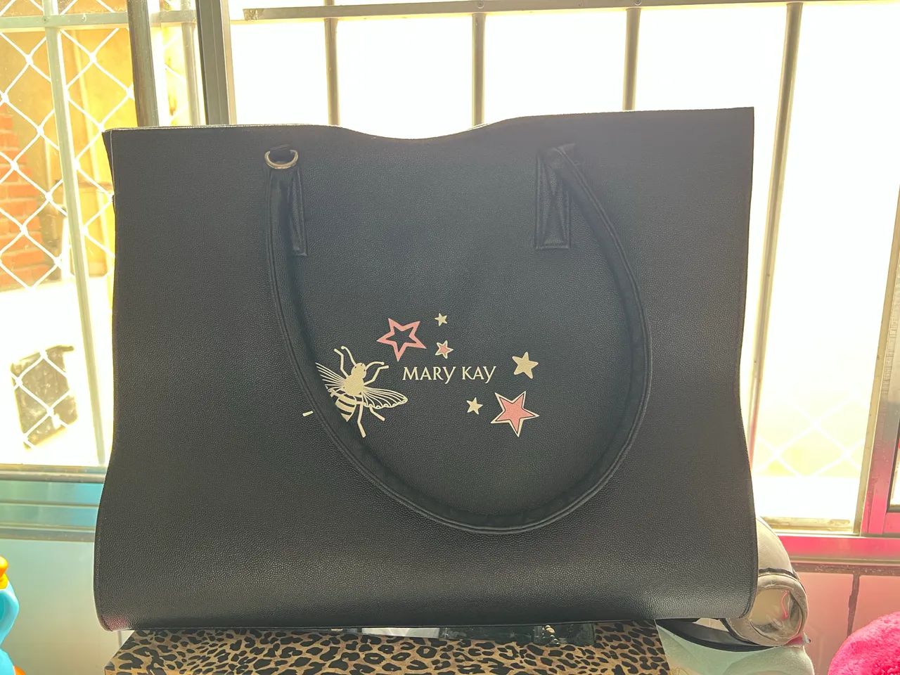 Bolsa Mary Kay Grande Preta Estampada - Ótimo Estado - Foto 2