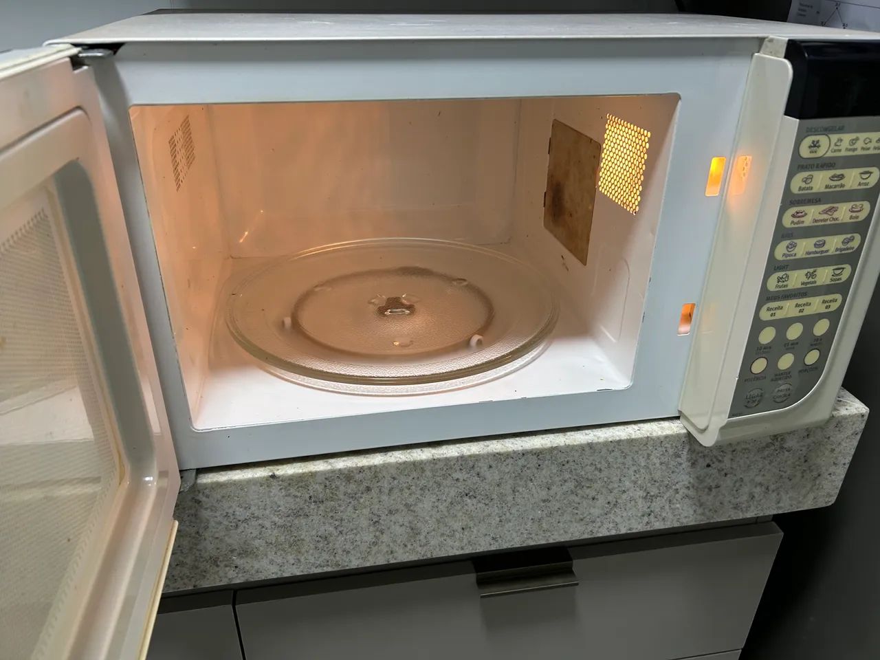 Vendo microondas Electrolux 23 litros - Foto 2