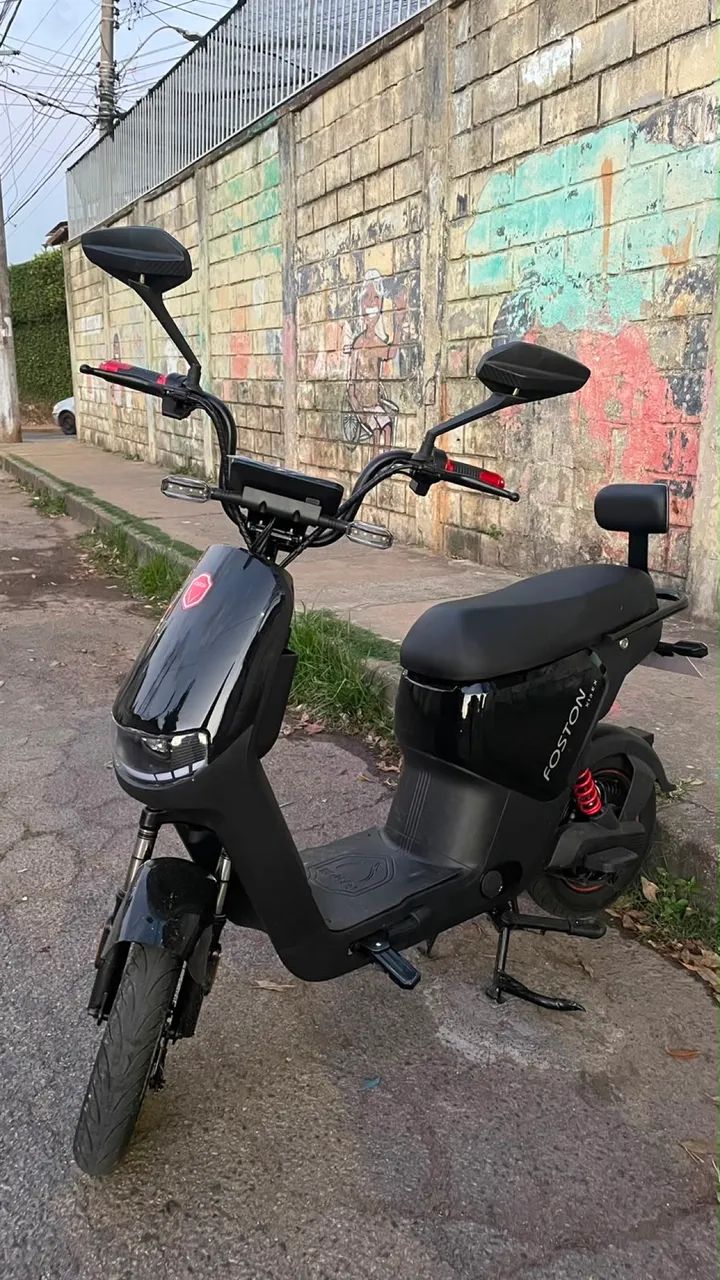 Moto elétrica com 2 meses de uso 
