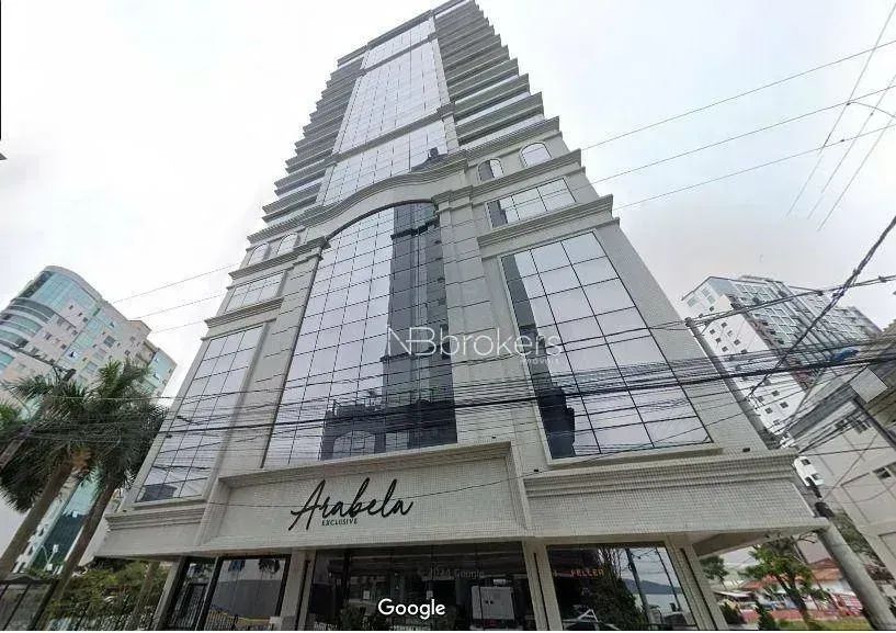 APARTAMENTO DE 130m² COM 3 SUÍTES E 2 VAGAS NO CENTRO DE ITAPEMA!