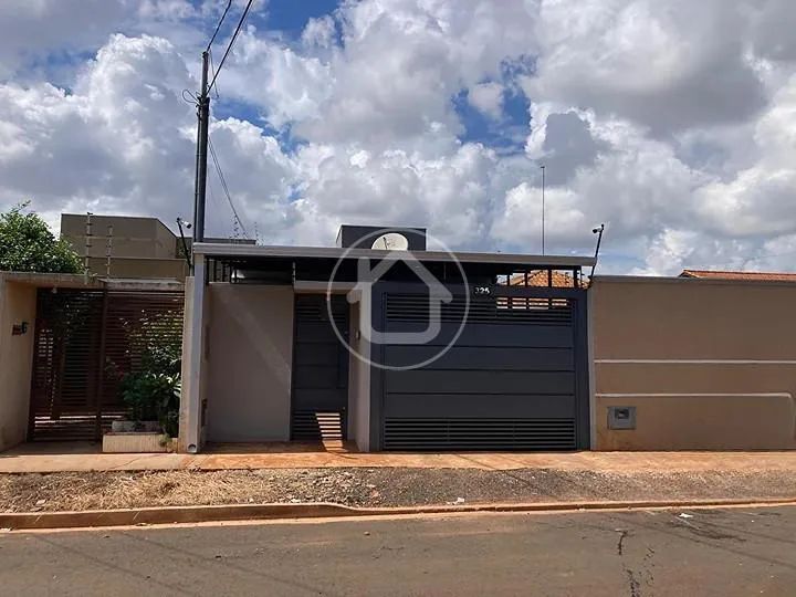CASA COM PISCINA A VENDA