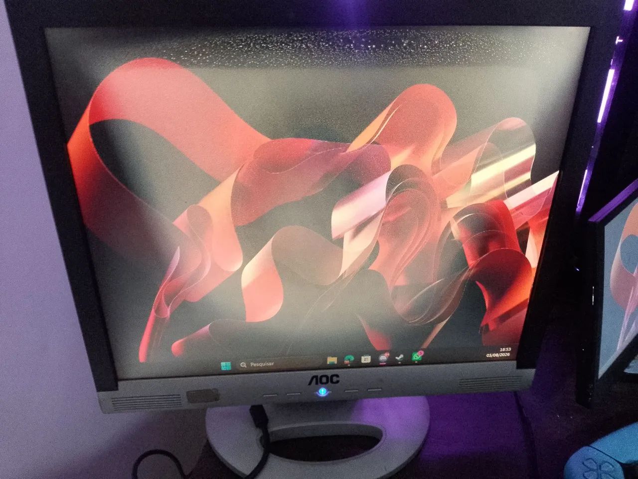 Monitor AOC com defeito 