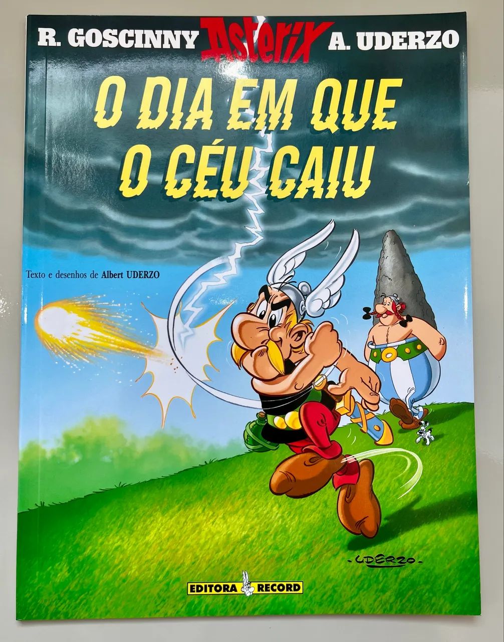 Asterix - O Dia Em Que O Céu Caiu - Volume 32