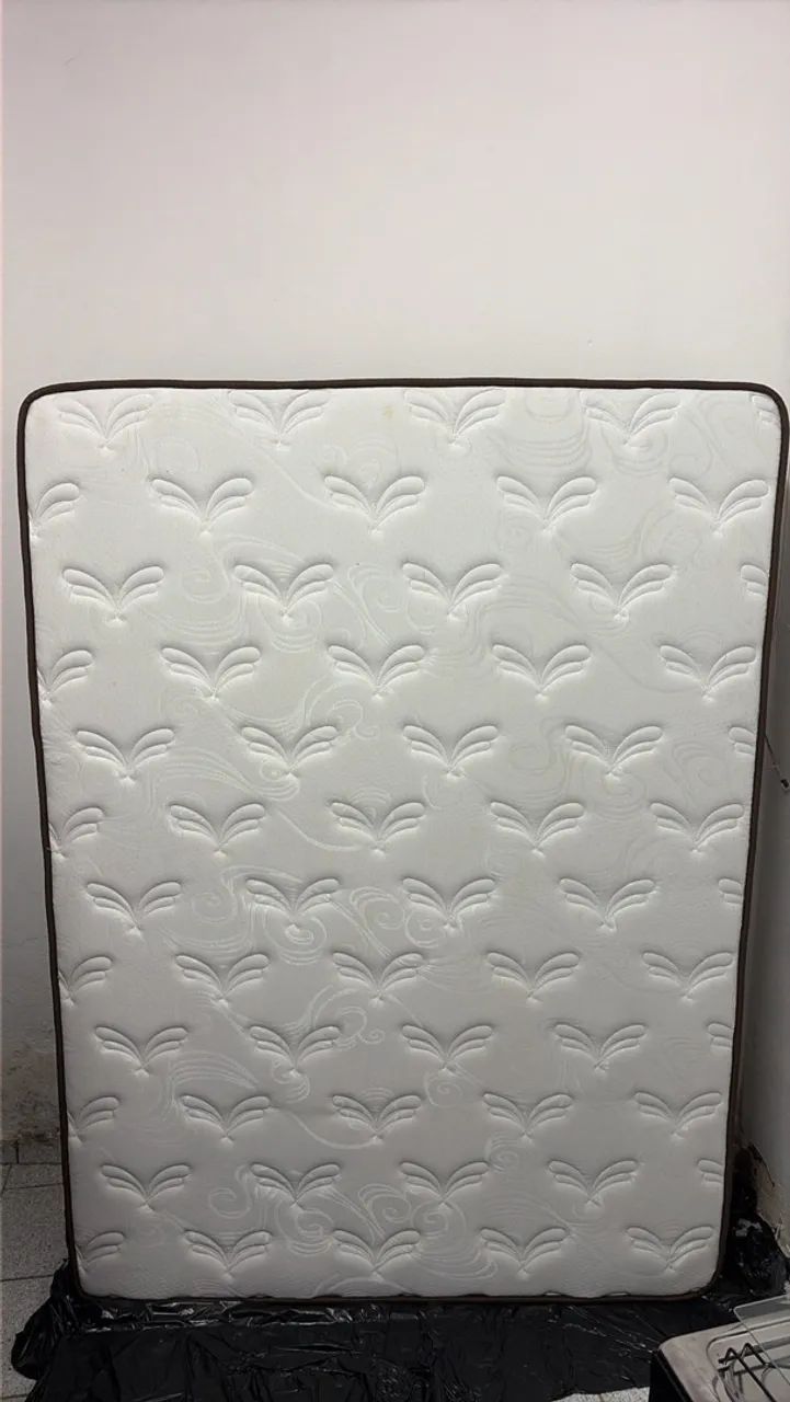 Cama box com colchão 