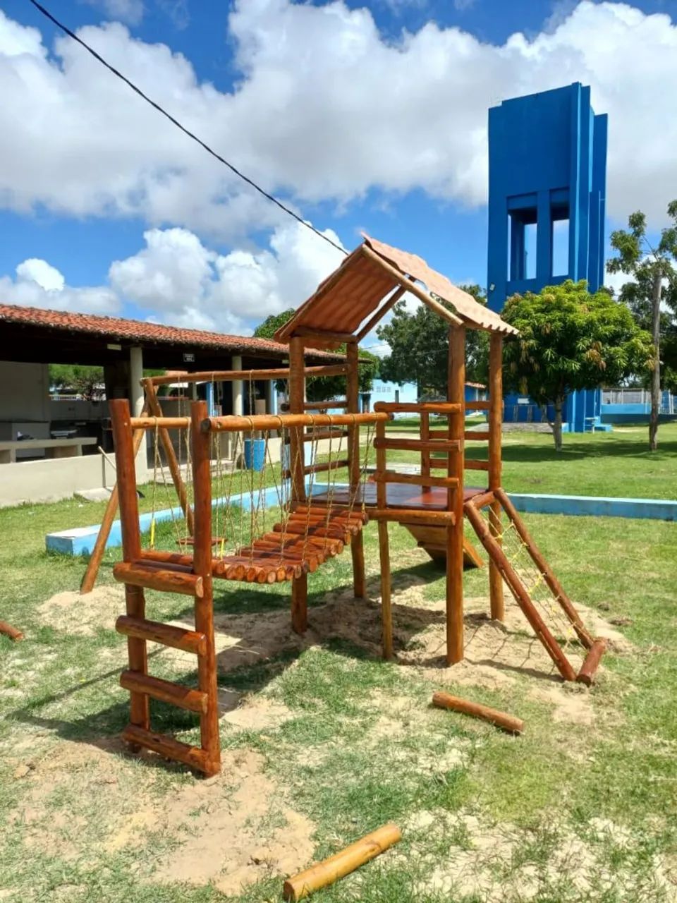 Parque infantil em eucaliptos tratados  - Foto 5