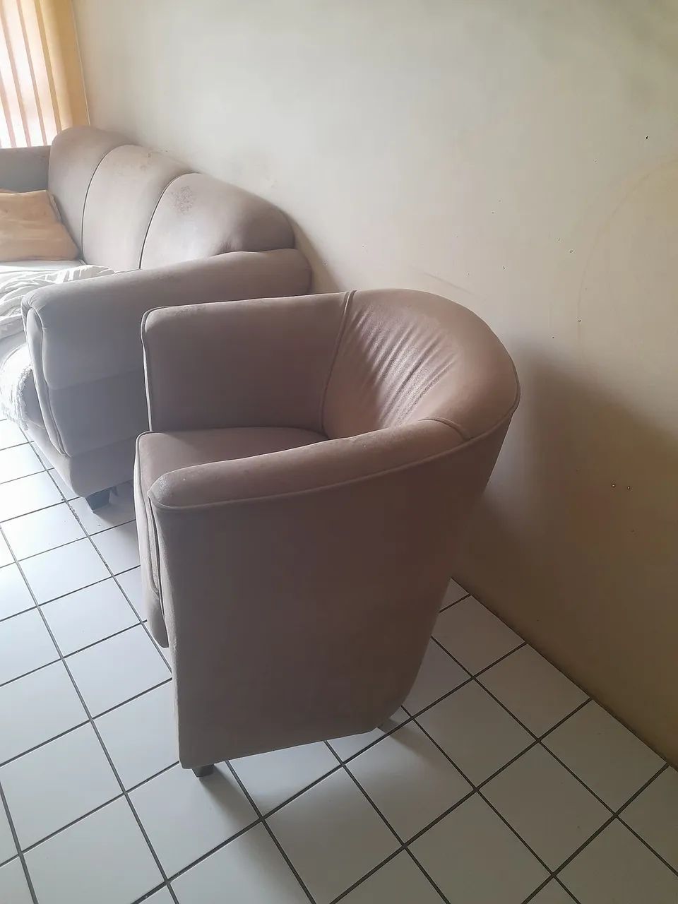 Sofá, Poltrona e pufes a venda (contato  pelo watsap: *) - Foto 2