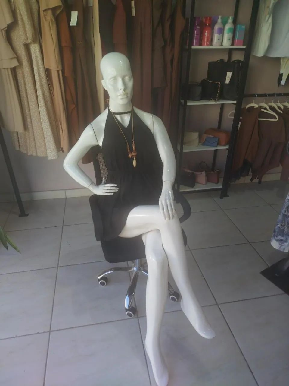 Manequim sentado