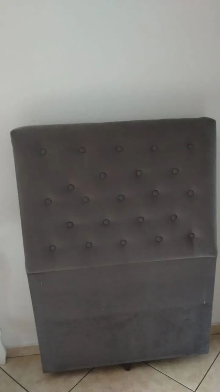 Vende-se, cama box baú de solteiro com cabeceira.