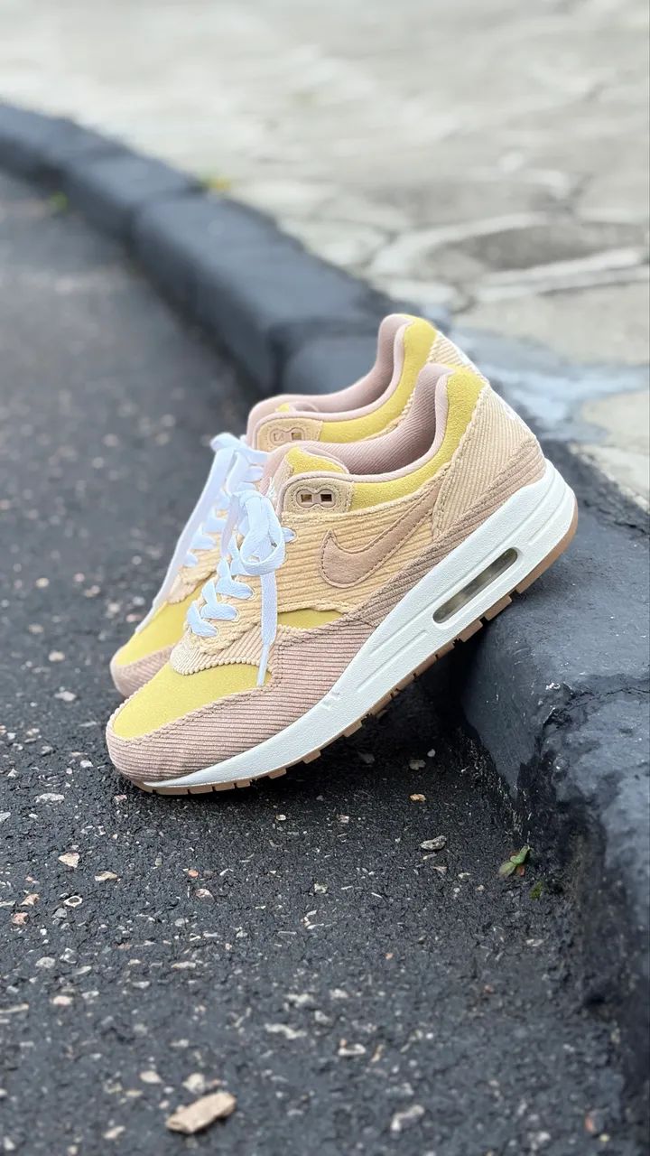 Nike Air Max 1 '87 Buff Gold