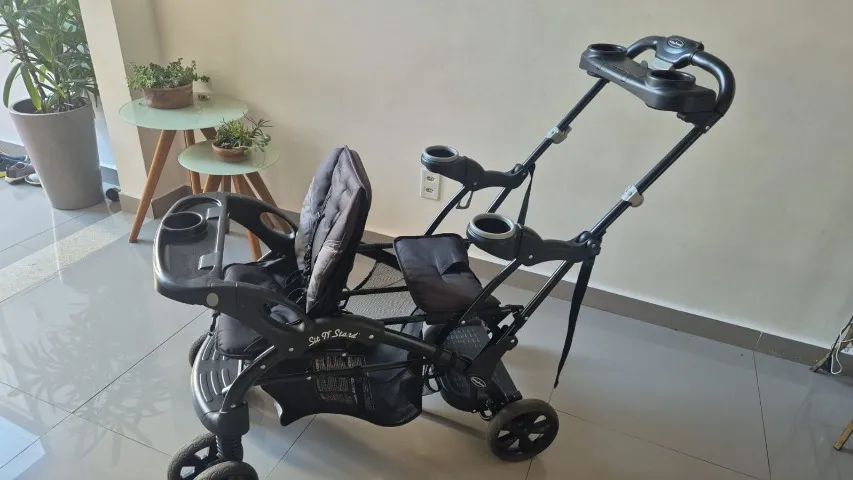 Carrinho de bebê com 2 lugares (pouco usado)
