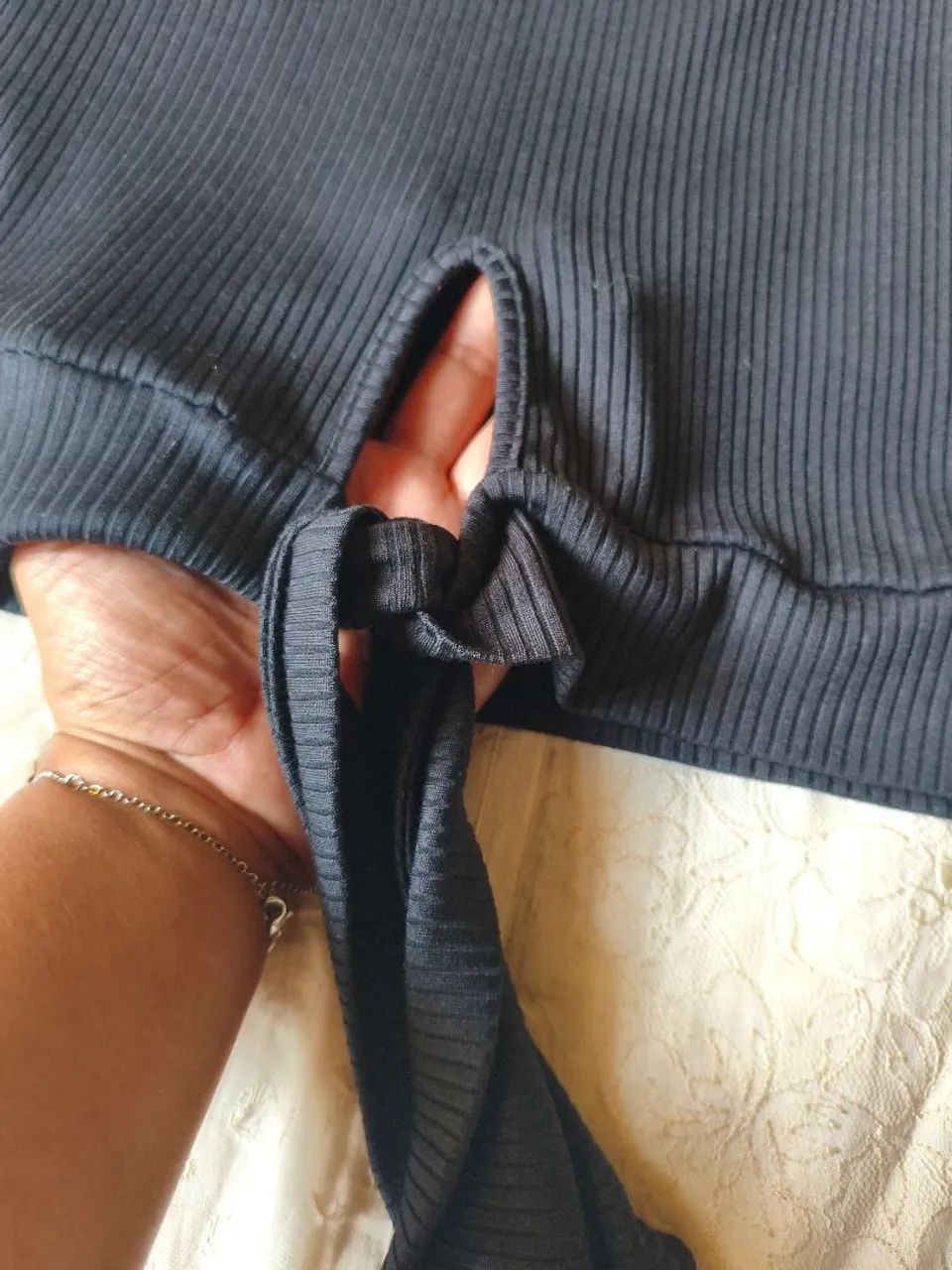 Blusa feminina preta canelada M/G - Foto 3