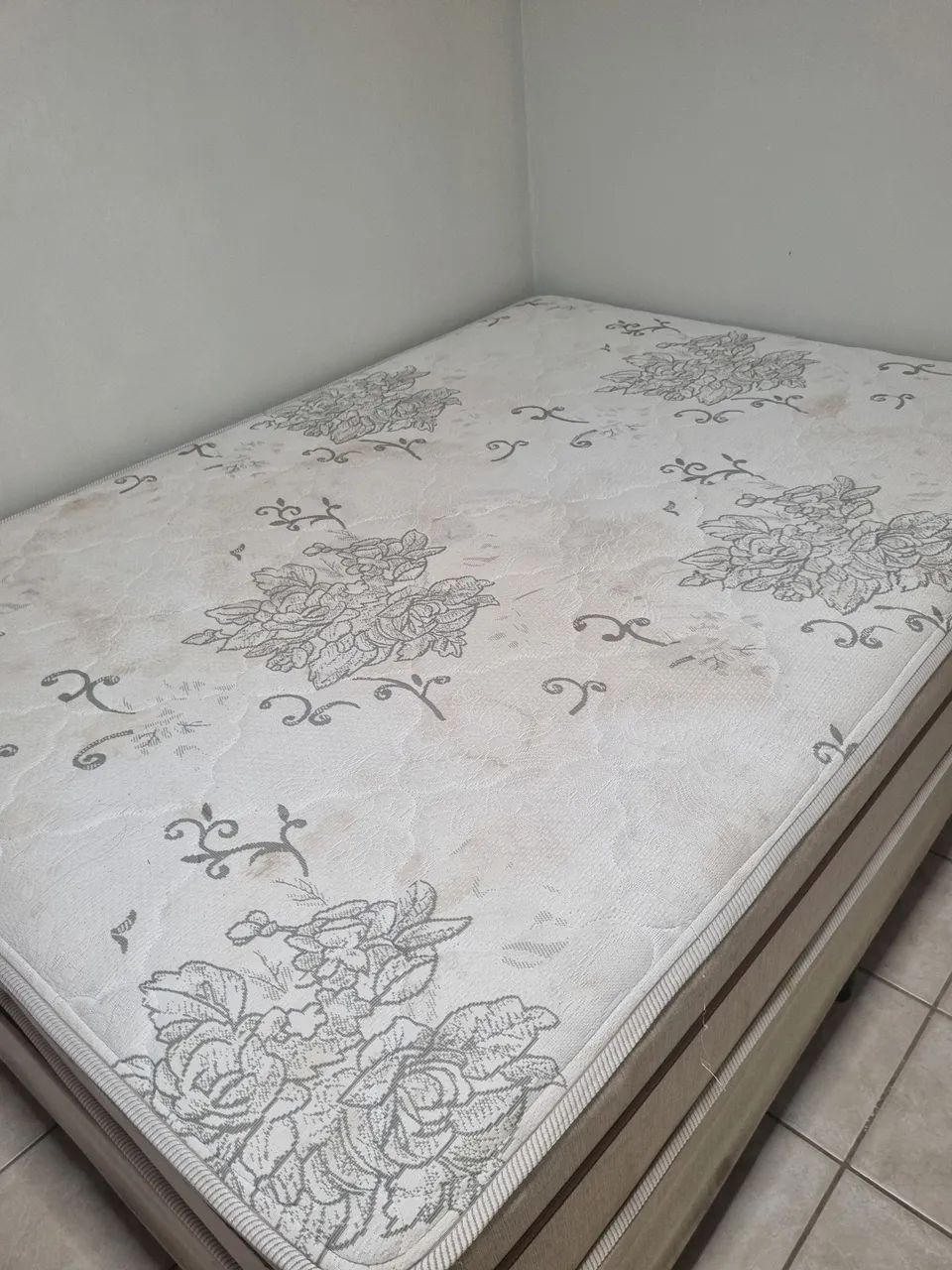 Cama casal seminova65704323974403120