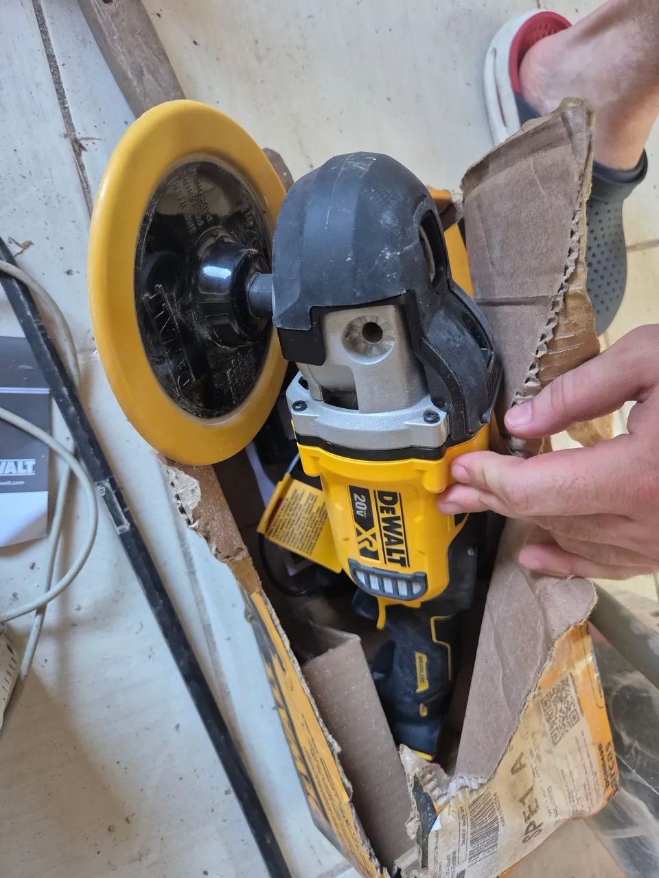 Politriz dewalt 20v a bateria - muito nova com nota fiscal  (apenas maquina)