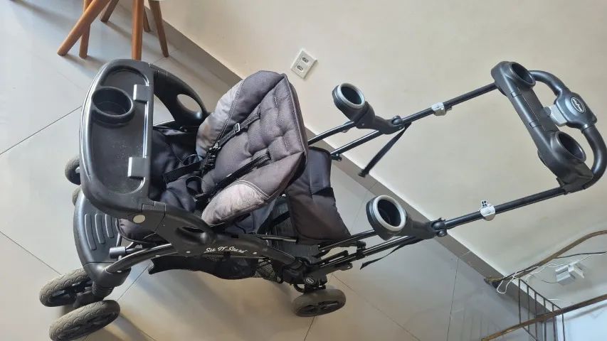 Carrinho de bebê com 2 lugares (pouco usado) - Foto 3