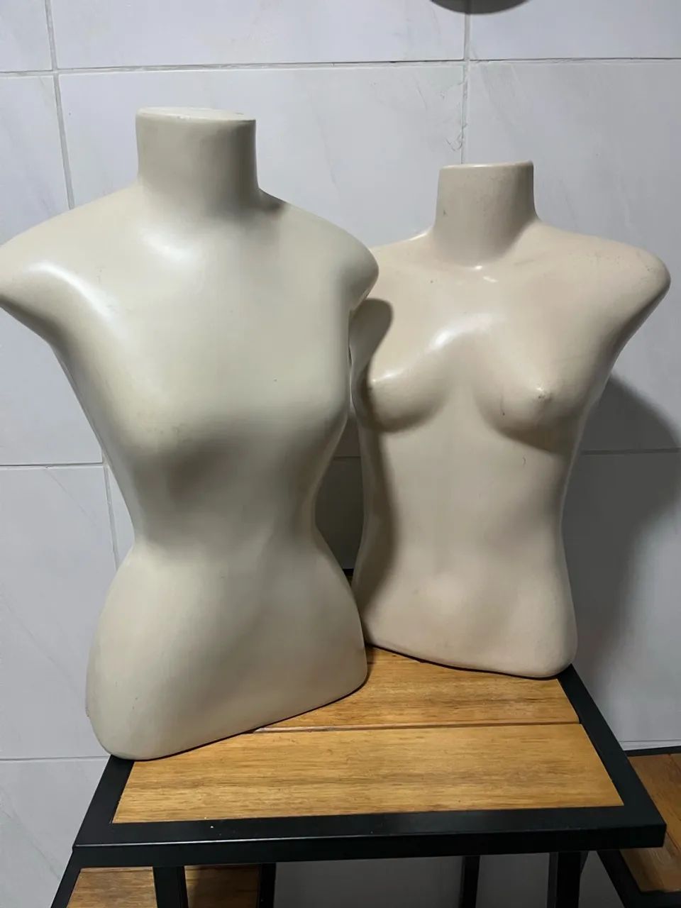 2 manequins meio corpo feminino - 50$