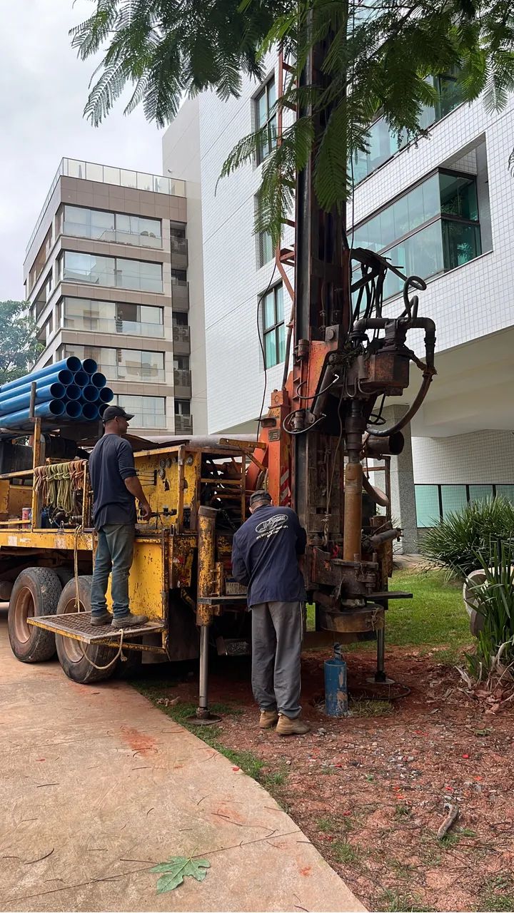 Perfuração de poço artesiano/ mini poço