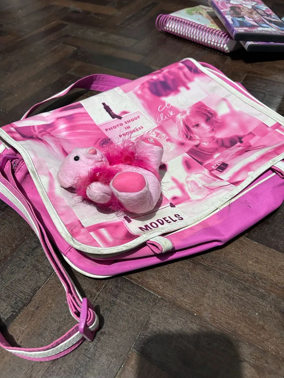 Mochila da Barbie e chaveiro - Originais  - Foto 2