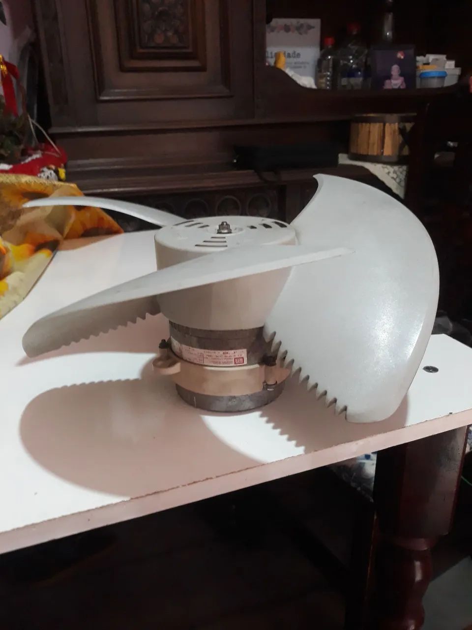 Vendo motor ventoinha da condensadora consul  18000 usado , e vem acompanhado da hélice  - Foto 5