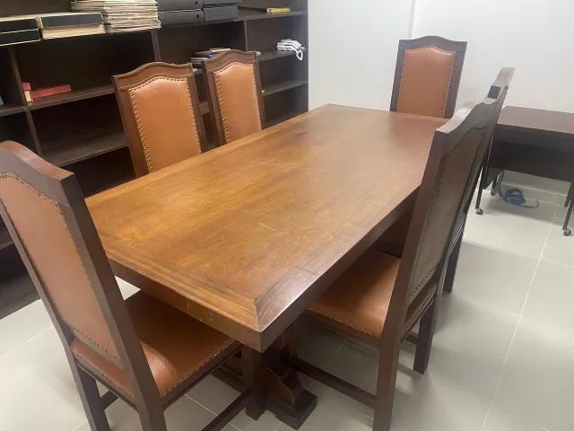 MESA ESCRITORI DE MADEIRA MAÇIÇA COM 6 CADEIRAS  - Foto 2
