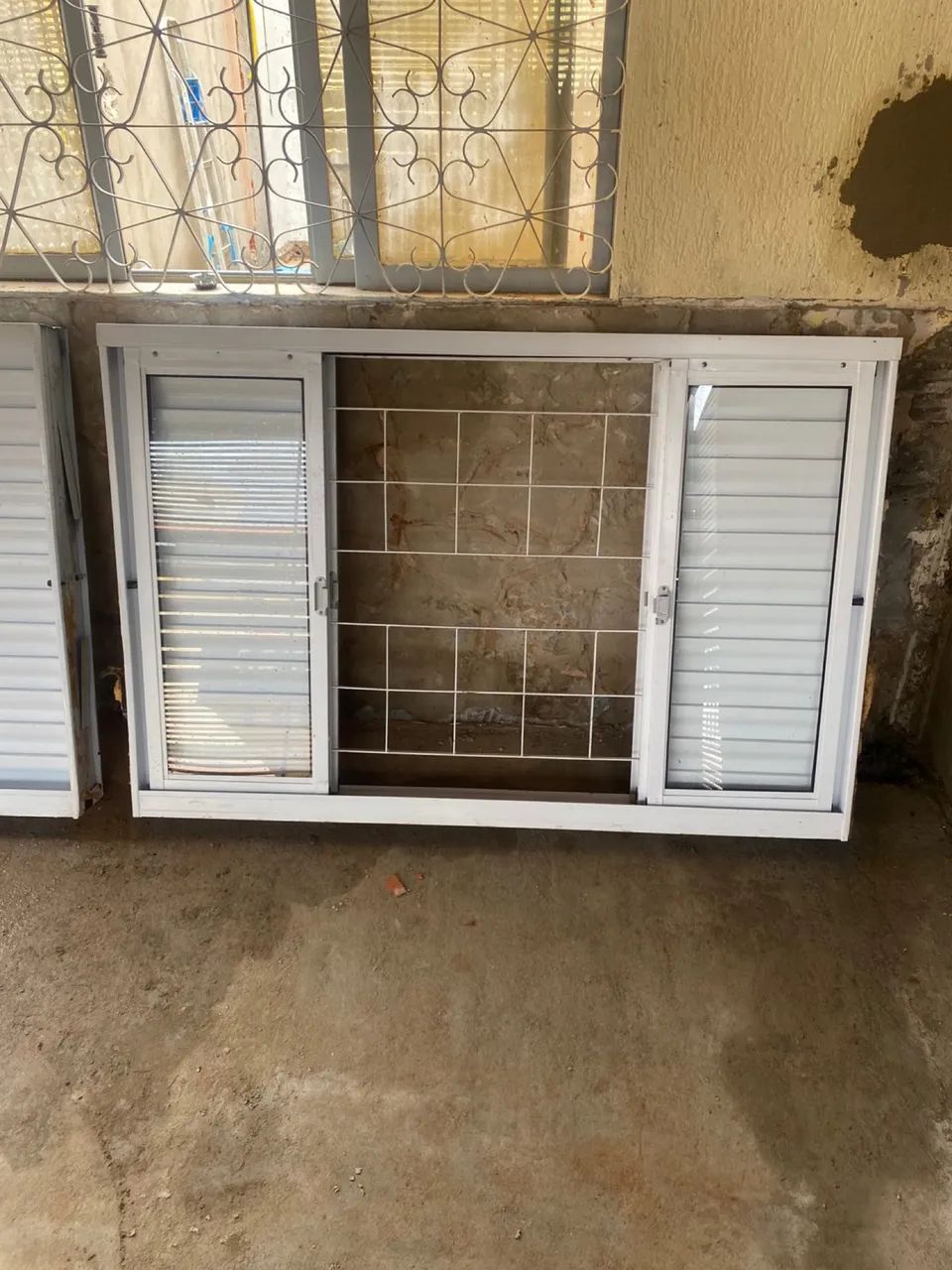 Vendo janela de alumínio veneziana 1,50m x 1m