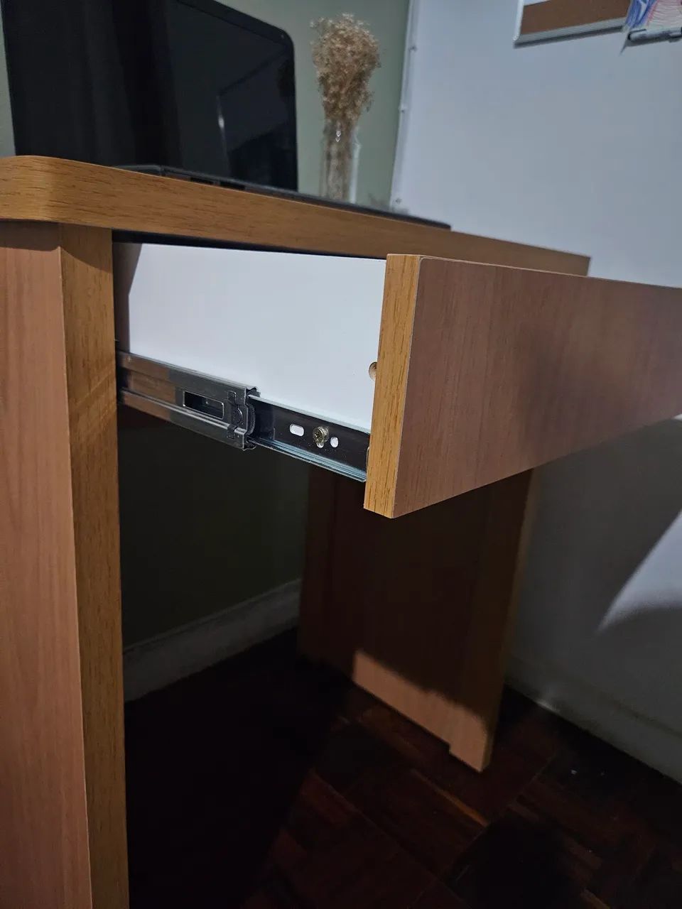Escrivaninha pequena com gaveta - Foto 4