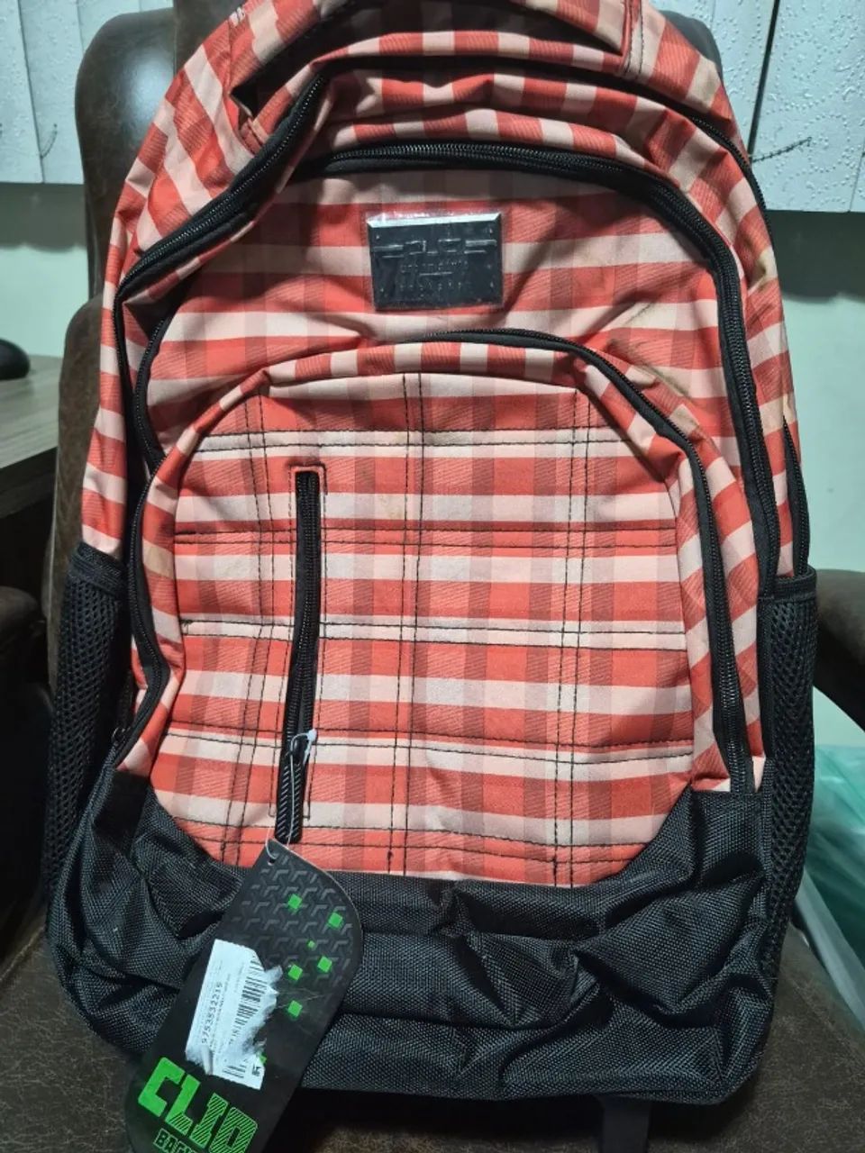 Mochilas com rodas e puxador luxo novas!!!!