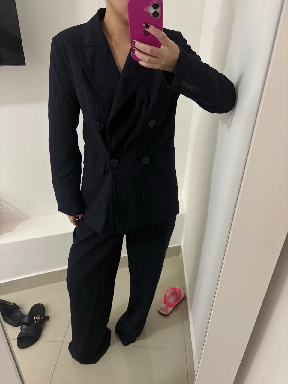 Conjunto de calça e blazer alfaiataria risca de giz azul marinho 