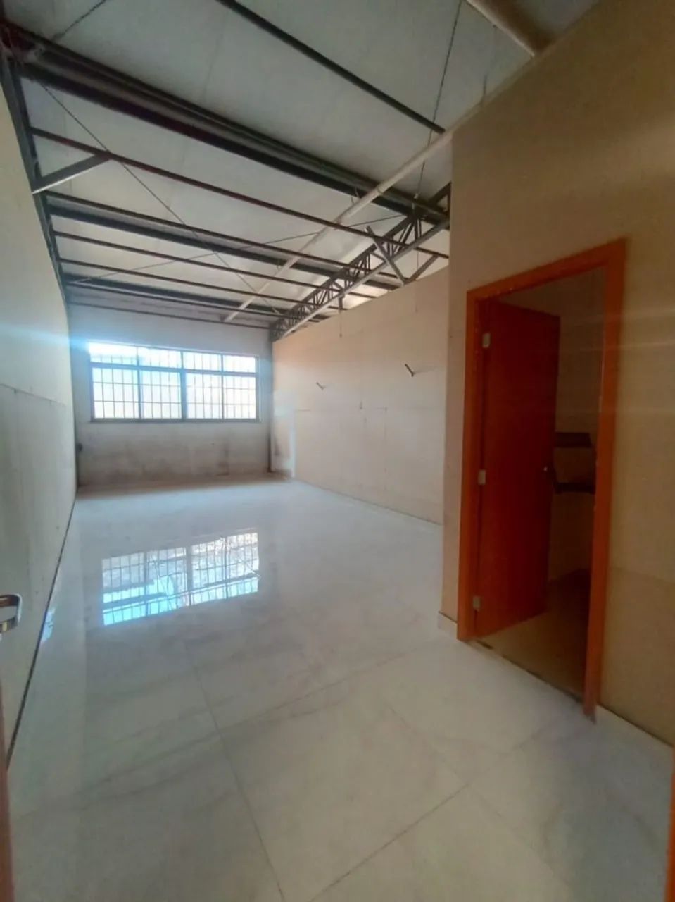 SANTA CLARA ALUGA SALA COMERCIAL 