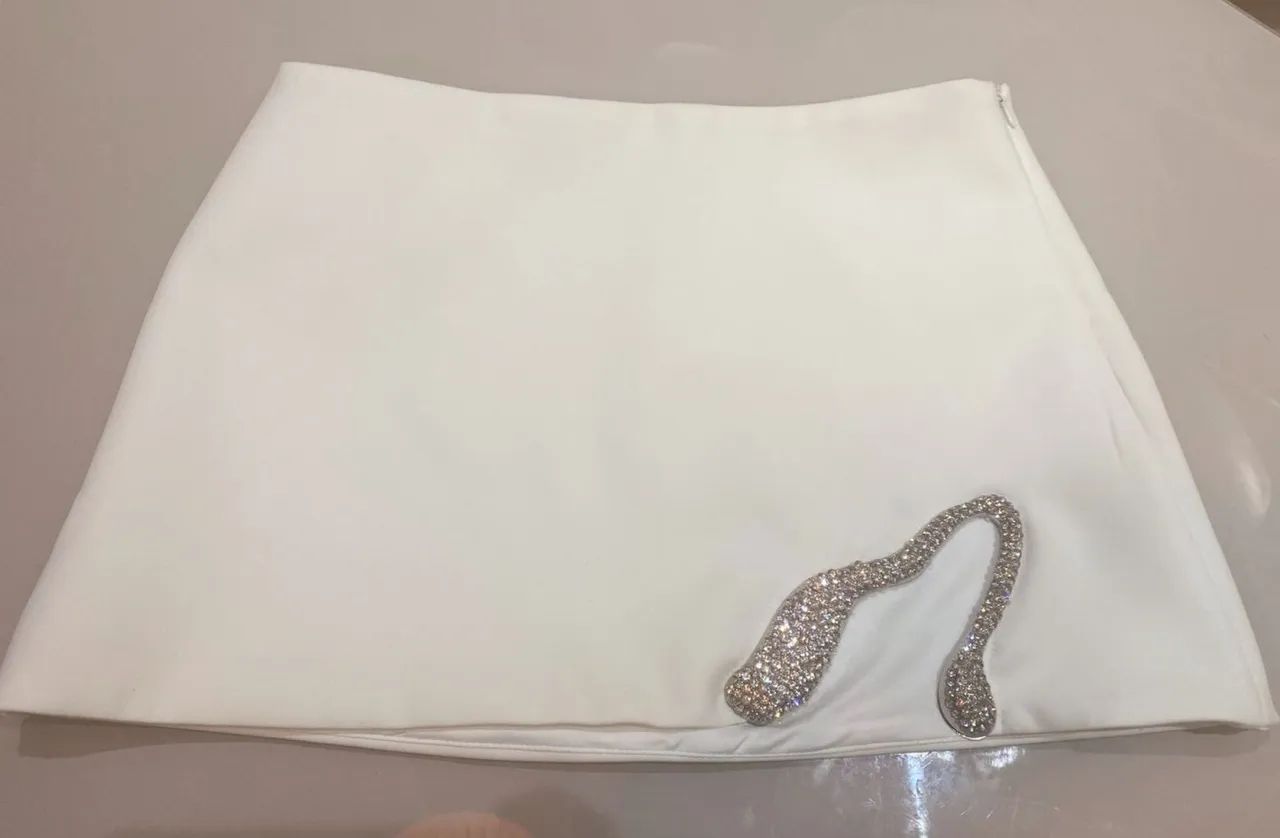 Saia zara detalhe de joia