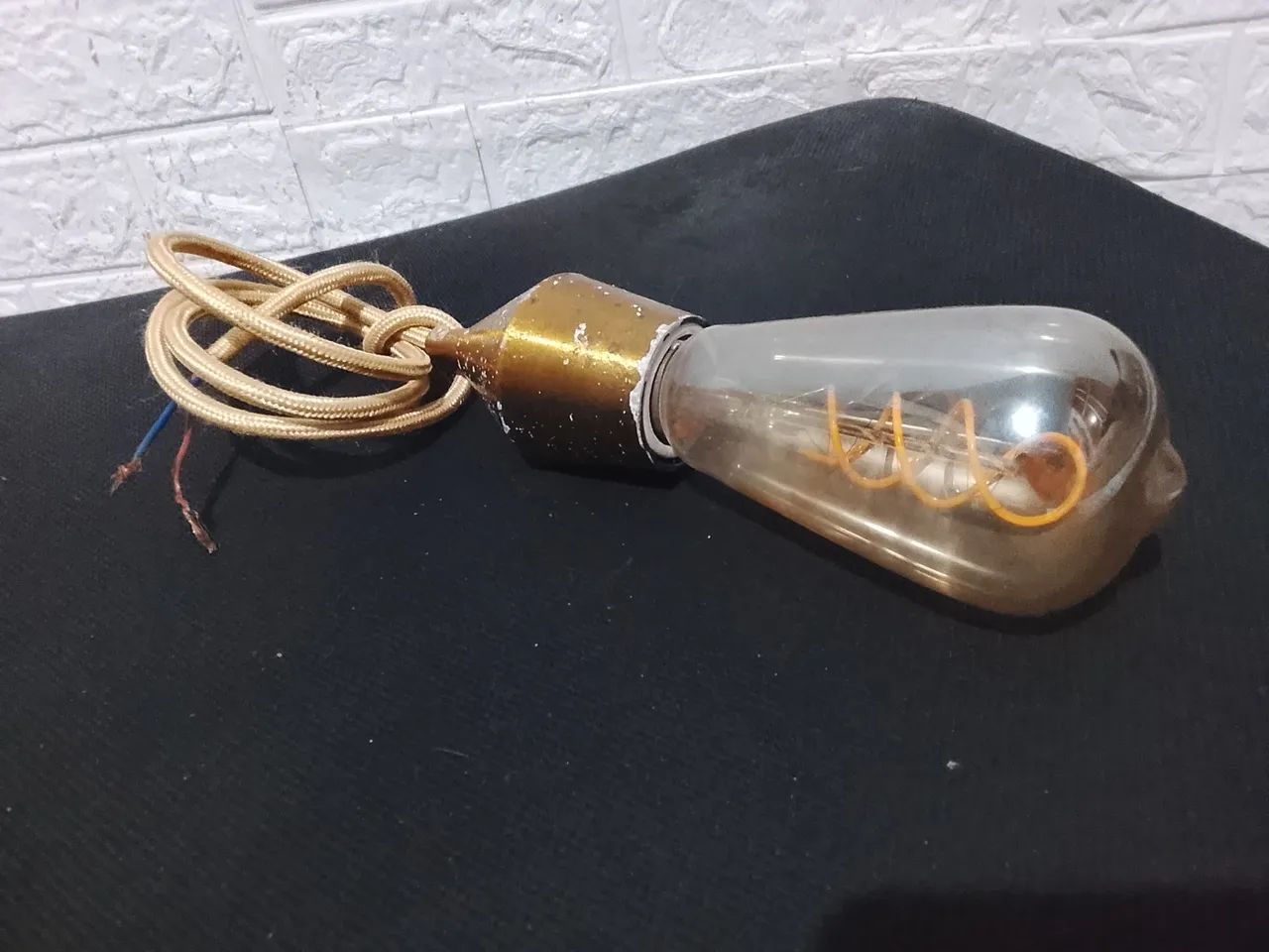 Pendente com lâmpada led