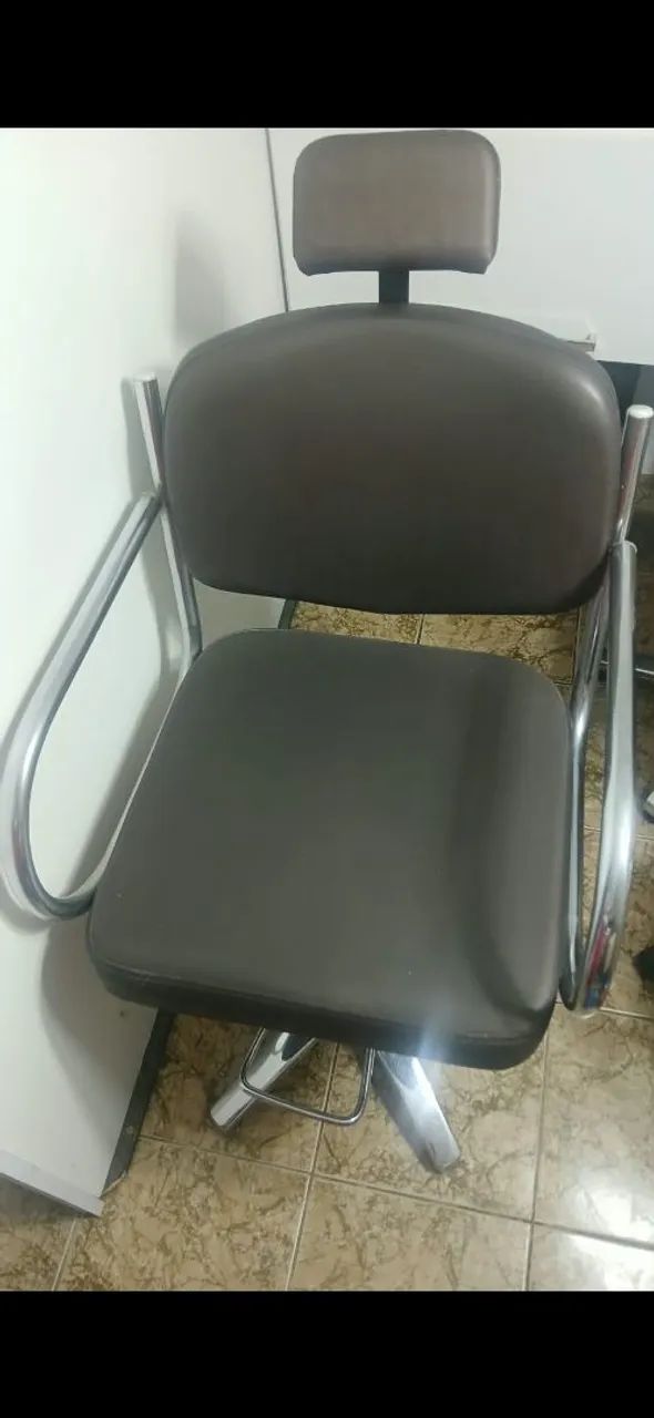 Cadeira para salão semi nova