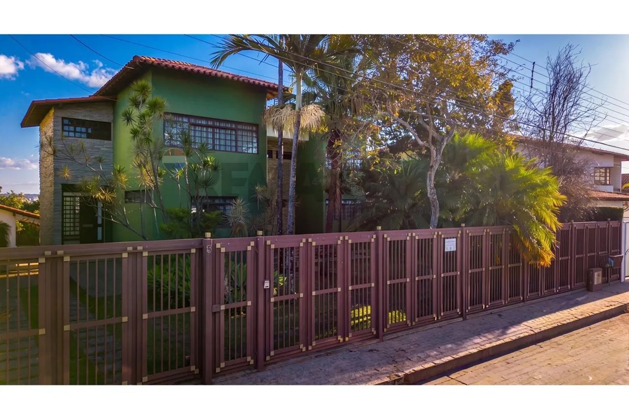 Casa com 5 suítes na QI 4 Lago Norte