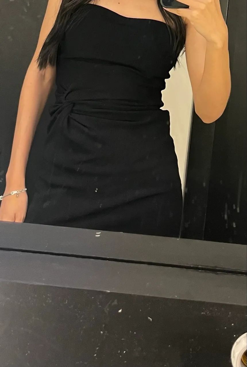 Vestido tubinho com fenda lateral
