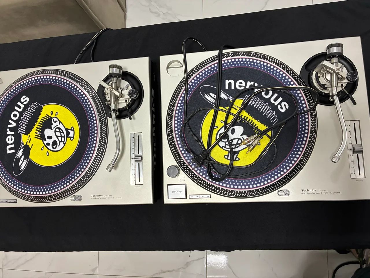 Par de Toca discos Technics Sl1200 MK2 com case e agulhas Ortofon 
