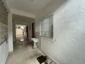 Ampla Casa fundos c/ 2 Quartos - Foto 4