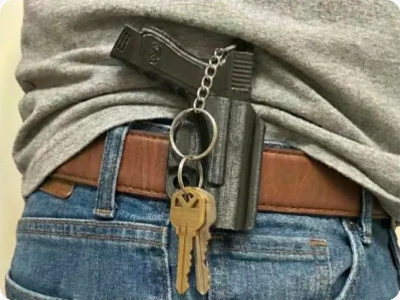 Chaveiro Pistola C/ Presilha para Cinto - Foto 2