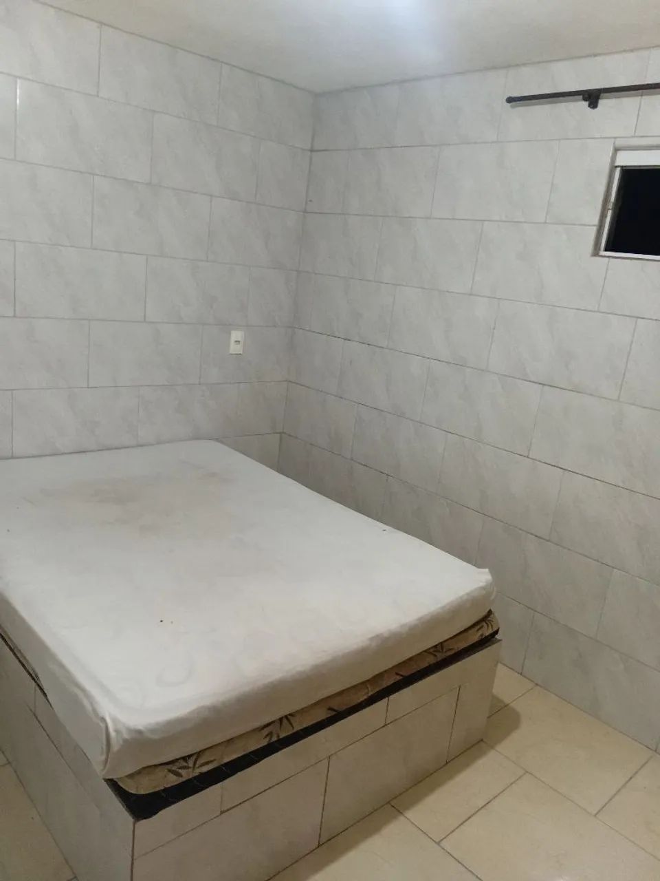 Alugo kitnet na costeira