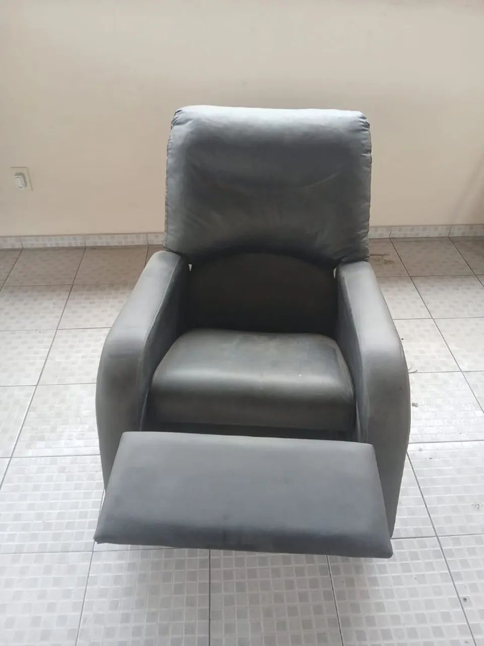 Poltrona reclinável com apoio os pés - Foto 2