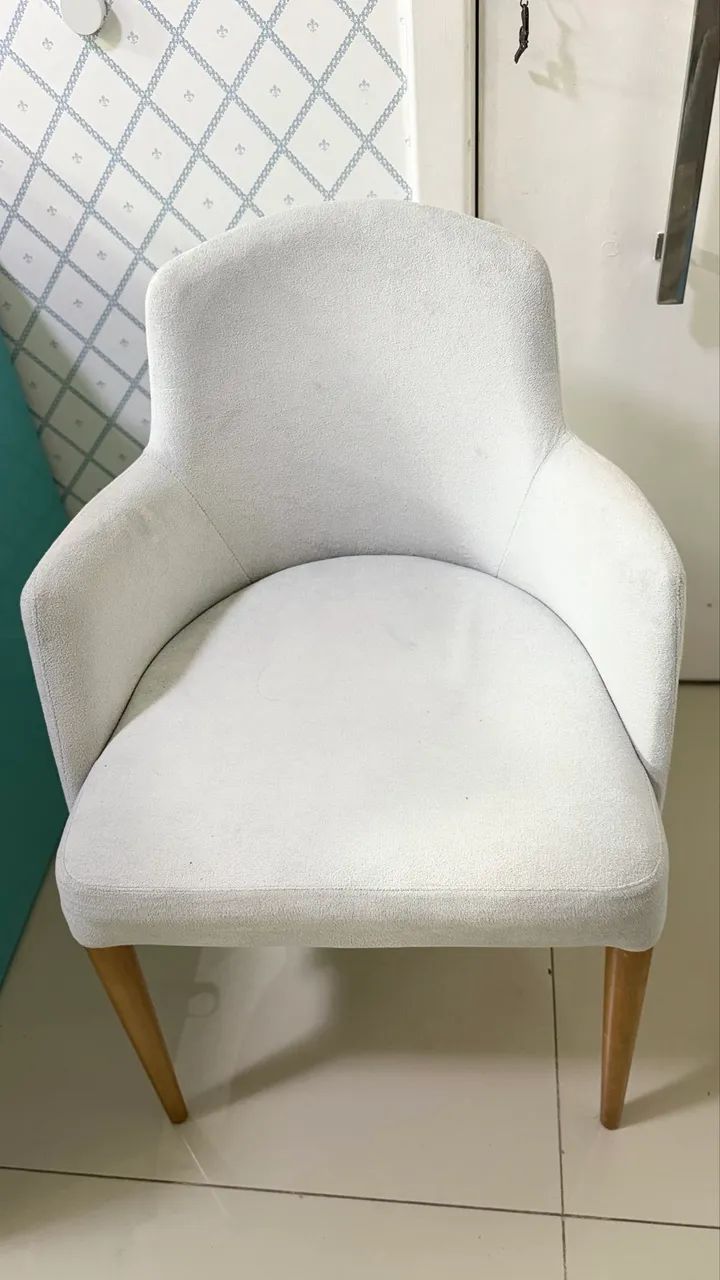  Jogo com 4 Poltronas Estofadas Modernas (Pés Palito)