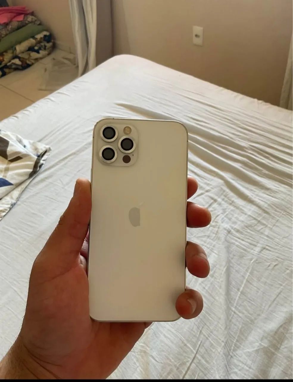 iPhone 12 Pro (TELA COM FIO DE CABELO)