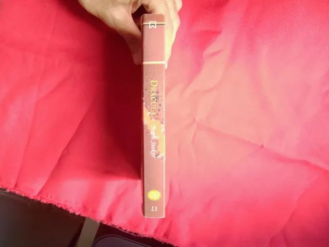 Livro Drácula de Bram Stoker - Foto 4