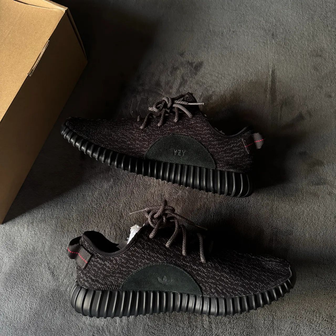 Yeezy Boost 350 v1 Pirate Black  - Foto 3