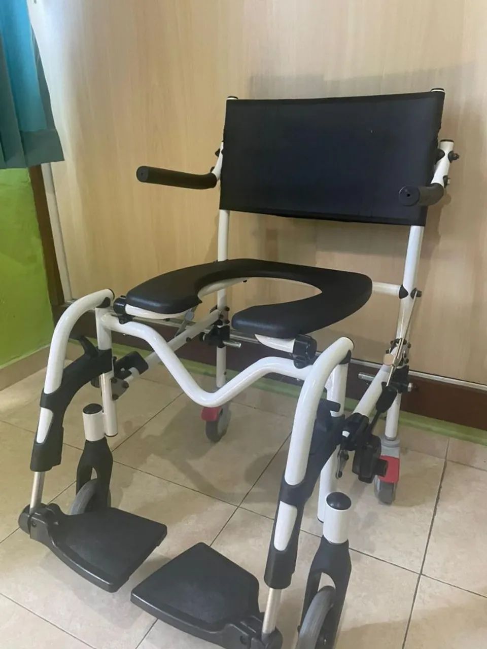Cadeira de banho higiênica  - Foto 2