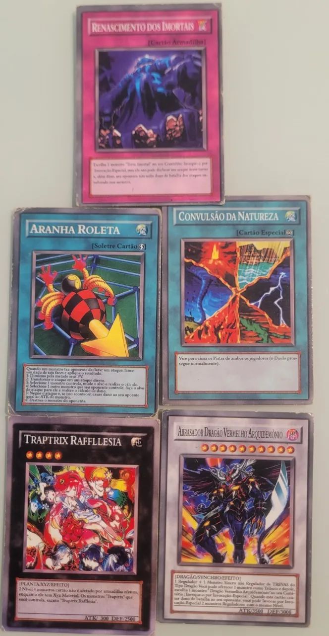 Lote 56 Cartas Yu-Gi-Oh! Originais (Dragão Branco, Monarcas e Clássicas)  - Foto 4