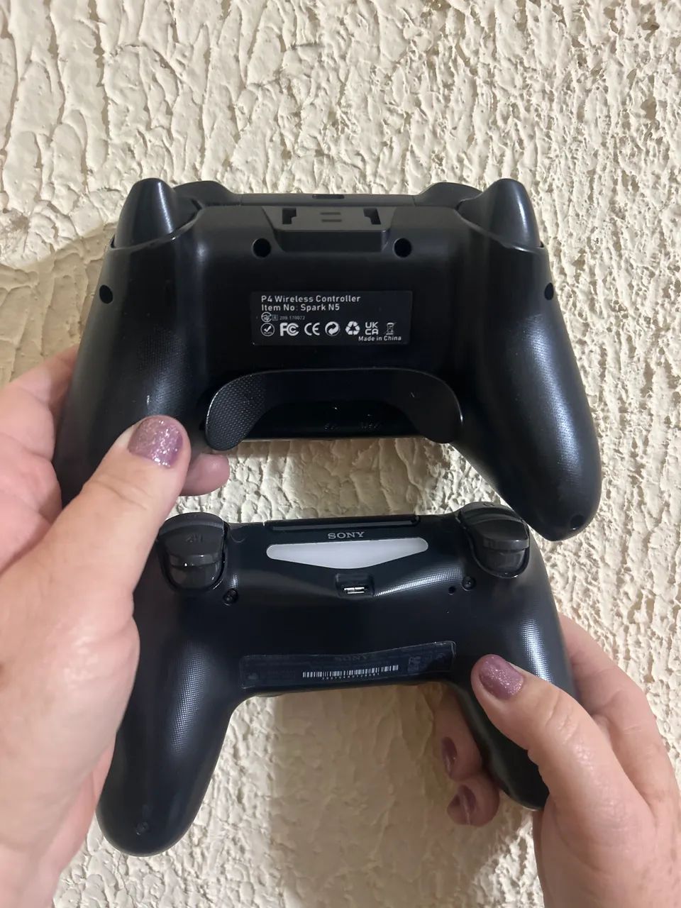 PS4 Slim 1tb + 2 controles - Foto 3