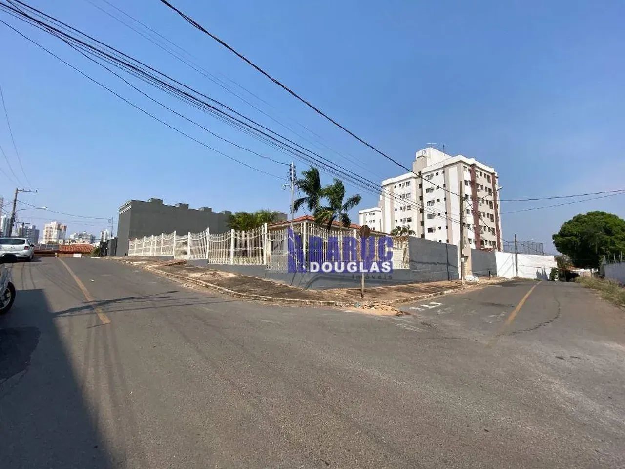 ALUGA-SE Casa comercial, 3 terrenos com total 1.350m2 de terreno de esquina, com 5 quartos - Foto 2