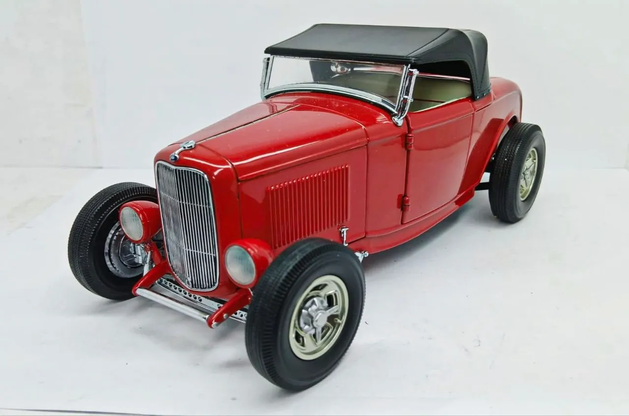 Miniatura Ford 3 Window Coupê 1932 1/18 - Hobbies e coleções