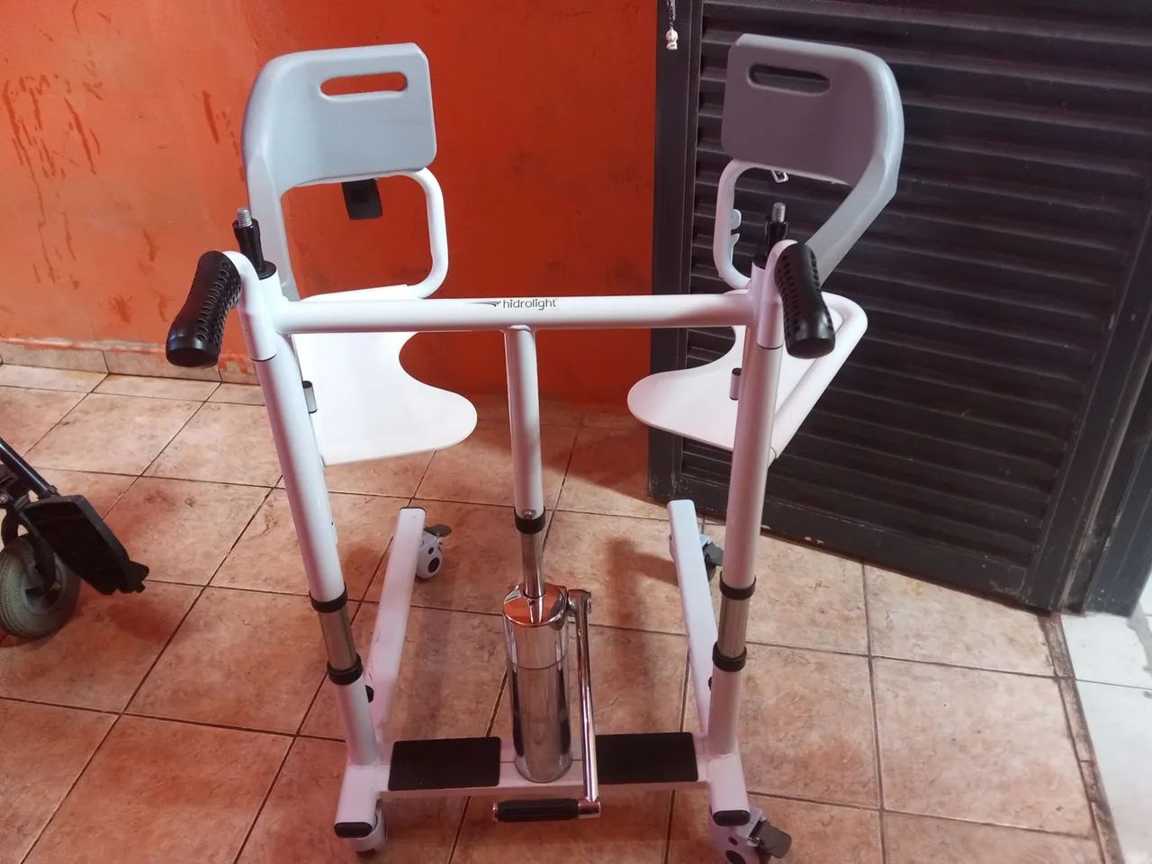 Cadeira hidráulica para transporte de idosos  - Foto 2
