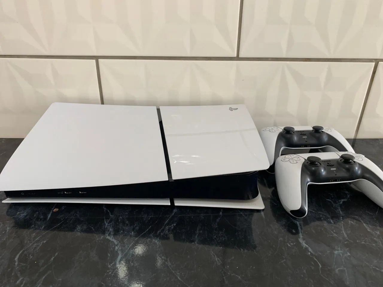 PS5 1TB SLIM COMPLETO + 2 CONTROLES ORIGINAIS !  - Foto 3